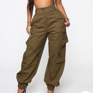 Amelia Oversized Cargo Pants - Olive